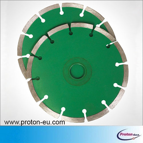 Diamantni zidni rezalnik utorov 1700 W z laserjem 5 - Proton d.o.o. - rezkalnik - rezkar - stenski rezalnik utorov - stena - zid