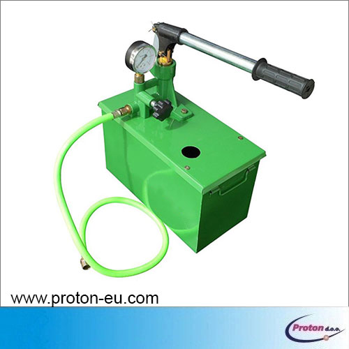 Ročna črpalka za tlačni preizkus 25 bar s posodo - Proton d.o.o. 1 - Proton d.o.o.